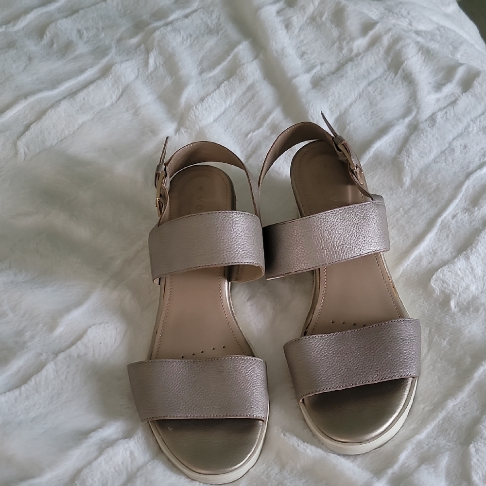 Like New Women's muted gold Metallic Sandals